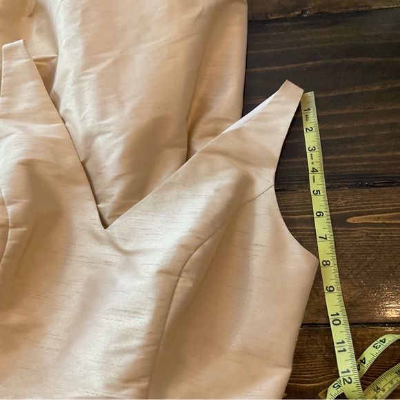 Elegant Cream Sleeveless Dress - Picture 5 of 12